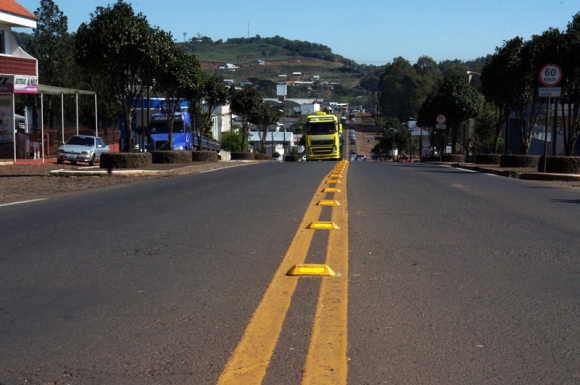 Tachões na Avenida Dambros e Piva