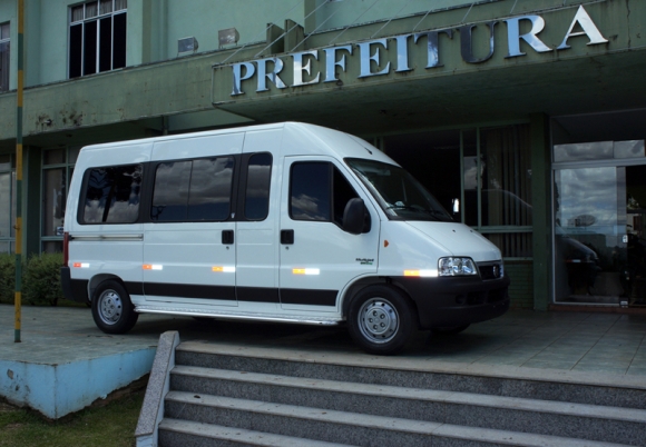 Veículo Novo para Transportes de Pacientes