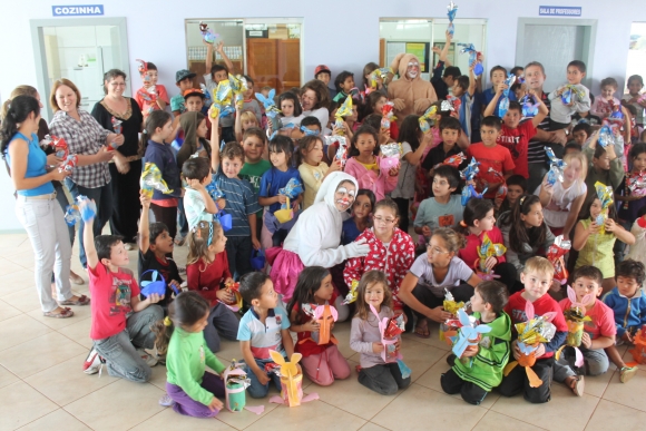 Alunos Ganham Ovos de Páscoa