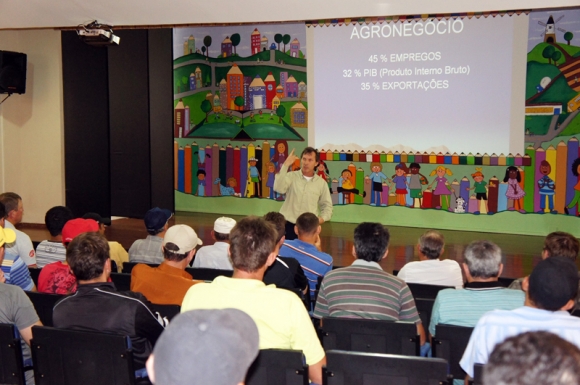 Treinamento de atualização com inseminadores do município