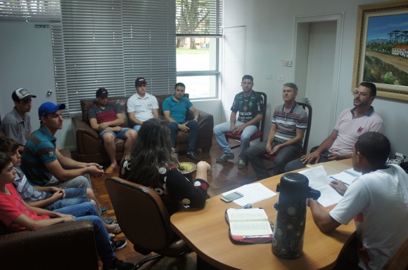 Hoje pela manhã foi realizada reunião com o grupo de cavaleiros e representantes.