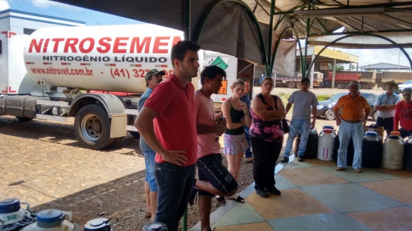 Diretoria de Agricultura abastece botijões com nitrogênio e sêmen no PMG e oferece curso de capacitação 