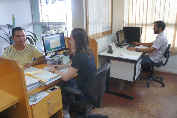 ALERTA:  HOMEM SE PASSA POR CONTADOR DA PREFEITURA DE MARMELEIRO PARA LESAR CONTRIBUINTE