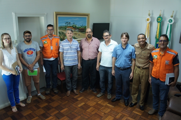 DEFESA CIVIL: Prefeito apoia projeto de combate a enchentes