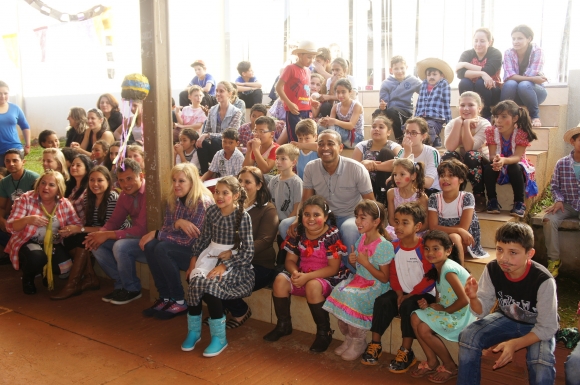 ESCOLA OFICINA FAZ ARRAIAL DOS ANIVERSARIANTES