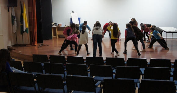 OFICINA DE TEATRO  ATRAI MAIS DE 60 PARTICIPANTES