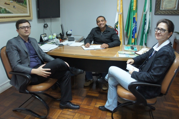 JUSTIÇA ELEITORAL FIRMA CONVÊNIO COM MARMELEIRO E FLOR DA SERRA