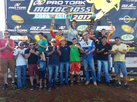 MOTOCROSS REUNIU 3 MIL PESSOAS  E EMOCIONOU O PÚBLICO  
