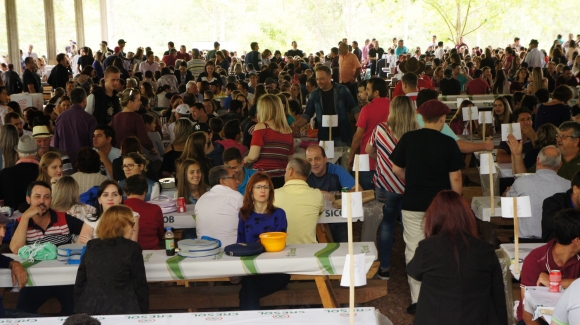 20ª FESTA do LEITÃO ASSADO MANTÉM A TRADIÇÃO DE SUCESSO