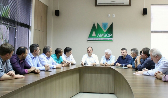 MINISTRO DA SAÚDE SE REÚNE COM PREFEITOS DA MICRORREGIÃO