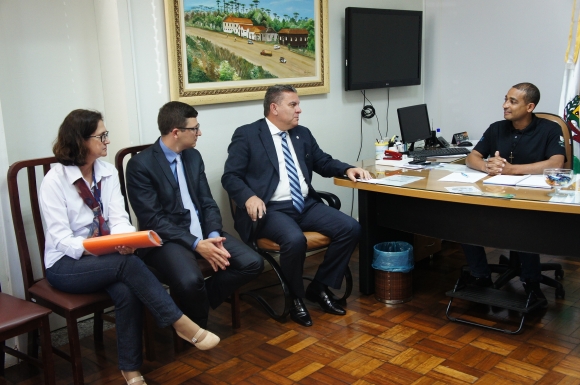 DESEMBARGADOR DO TRE-PR VISITA MARMELEIRO