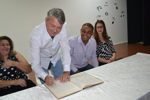 ALTAIR GABRIEL ASSUME COMANDO DA PREFEITURA