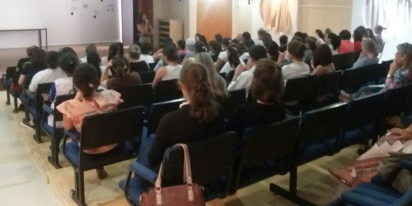 FUNCIONÁRIOS DA SAÚDE PARTICIPARAM DE UM DIA DE CAPACITAÇÃO
