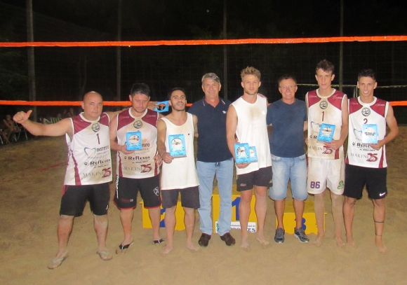 FUTEVÔLEI: 1º TORNEIO DEFINE CAMPEÕES
