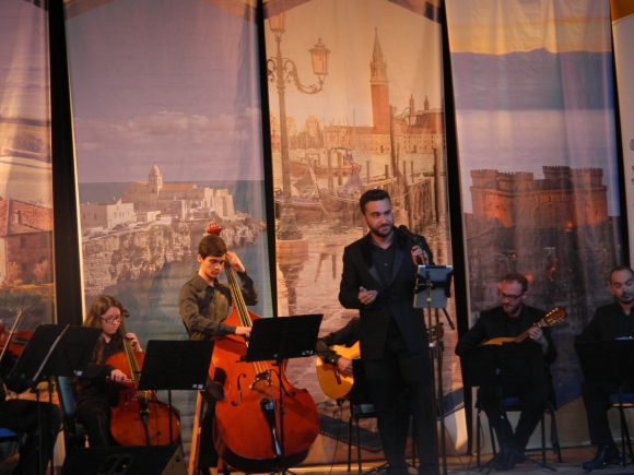 ORQUESTRA DE MANDOLINOS DA ITALIA SE APRESENTA EM MARMELEIRO