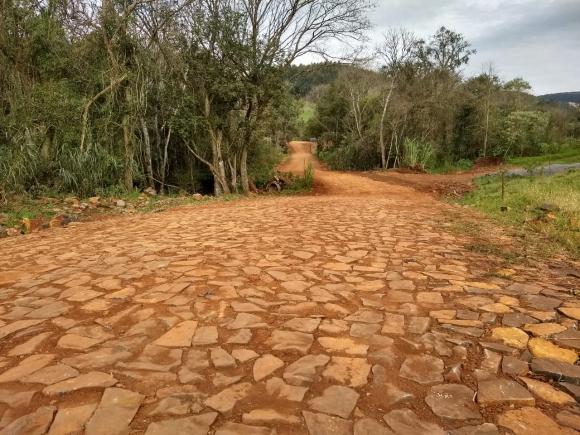 COMUNIDADE QUIBEBE DE MARMELEIRO RECEBE CALÇAMENTO POLIÉDRICO 
