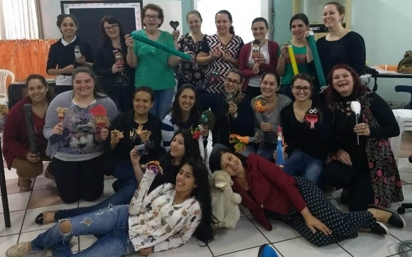 PROFESSORES DE MARMELEIRO PARTICIPAM DE CURSO DE FORMAÇÃO DE CONTAÇÃO DE HISTÓRIA