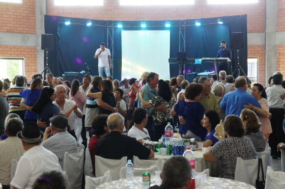 2º ENCONTRO VELHO AMIGO REÚNE MAIS DE 550 IDOSOS 