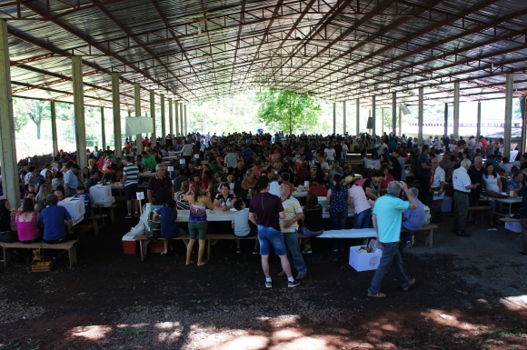 21ª FESTA DO LEITÃO ASSADO NA GRELHA REÚNE CENTENAS DE FAMÍLIAS NO CTG 