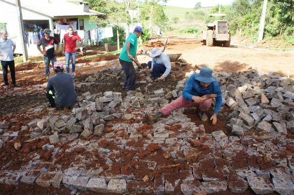 AS OBRAS DO CALÇAMENTO NO ALTO SÃO MATEUS SÃO INTENSIFICADAS -
