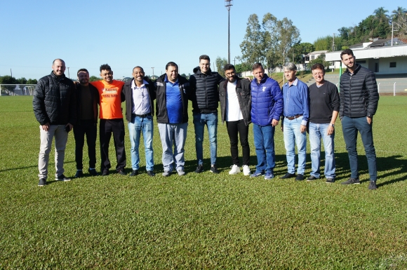 REPRESENTANTES DO CLUBE AZURIZ VISITARAM O PREFEITO 