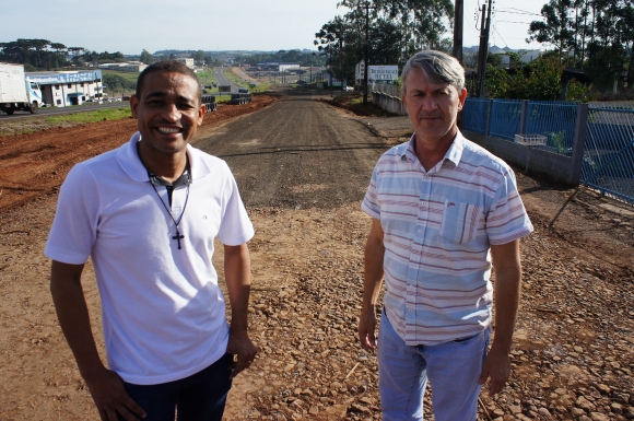  CONCLUÍDO CASCALHAMENTO NA MARGINAL DA PR-280