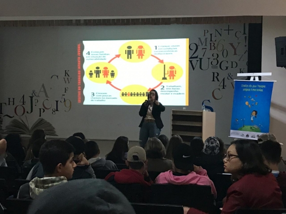 PALESTRA EM MARMELEIRO MARCA ENCONTRO DE COMBATE AO TRABALHO INFANTIL