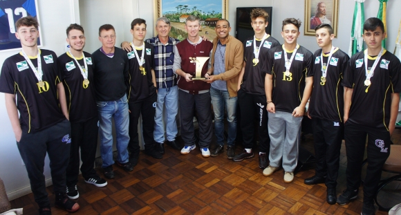 SELEÇÃO MASCULINA DE VôLEI DE MARMELEIRO  CONQUISTA  OURO NOS JOJUPS REGIONAL