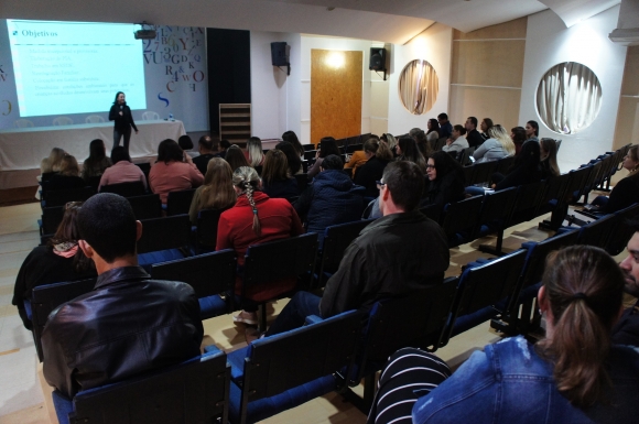 TRABALHADORES DO ACOLHIMENTO DA REGIÃO  PARTICIPAM DE CAPACITAÇÃO EM MARMELEIRO