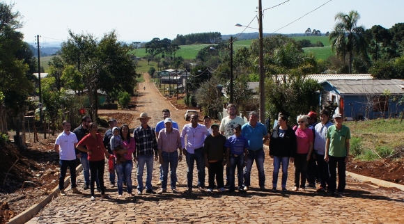 OBRA DO CALÇAMENTO ALTO SÃO MATEUS É ENTREGUE A COMUNIDADE EM MARMELEIRO