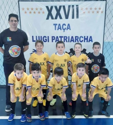 ESCOLINHA DE FUTSAL DE MARMELEIRO PARTICIPA DE VÁRIAS COMPETIÇÕES 