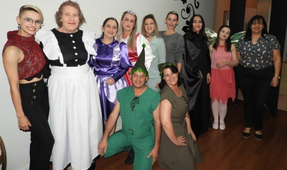 TEATRO DE PROFESSORES DE MARMELEIRO TEM NOVAS APRESENTAÇÕES