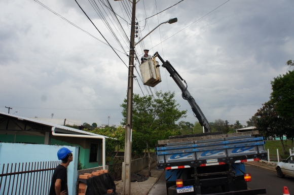 PREFEITURA  INICIA TROCA DA ILUMINAÇÃO PÚBLICA POR LÂMPADAS DE LED