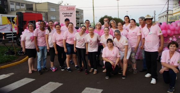 ABERTURA DO OUTUBRO ROSA EM MARMELEIRO TEVE 1º AULÃO DE DANÇA NA PRAÇA