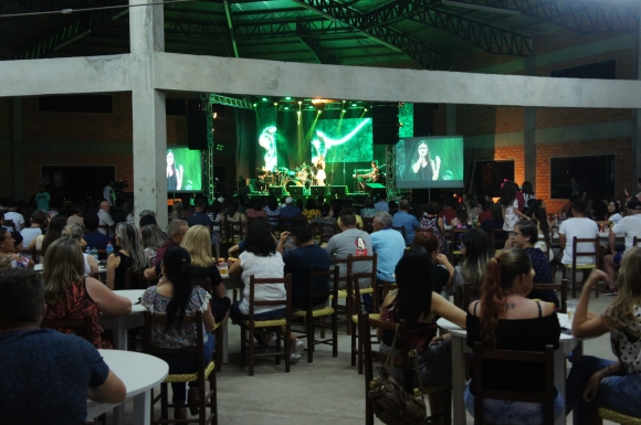 CANTA MARMELEIRO:  1ª NOITE DO FESTIVAL  EMOCIONA  O PÚBLICO