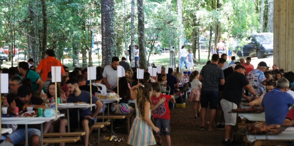 ANIVERSÁRIO DE MARMELEIRO TEVE 22ª FESTA DO LEITÃO DESOSSADO NA GRELHA  
