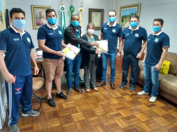 AÇÕES VOLUNTÁRIAS DOAM MÁSCARAS PARA SERVIDORES E DA SAÚDE
