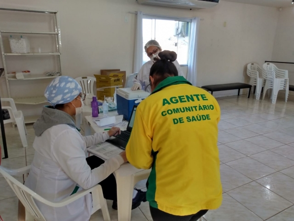 VACINAÇÃO CONTRA A GRIPE  SEGUE NA  2ª ETAPA
