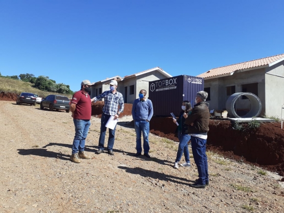 40 CASAS: ADMINISTRAÇÃO ACOMPANHA  VISITA TÉCNICA 