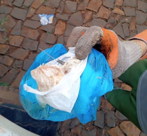 RESÍDUO CONTAMINADO DESCARTADO DE MANEIRA IRREGULAR