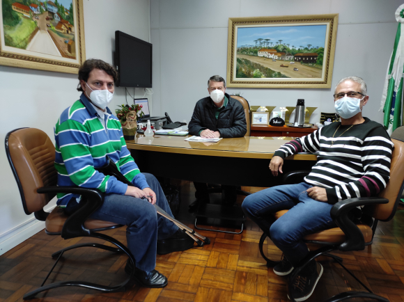 Deputado Anibelli Neto do MDB visitou Marmeleiro
