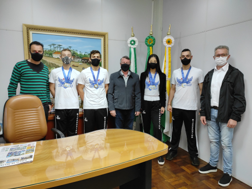 Equipe de Marmeleiro consegue bons resultados no Campeonato Paranaense de Kickboxing 