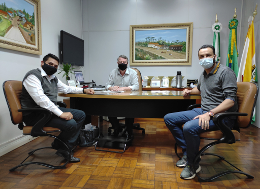 Prefeito e Vice receberam o Presidente do Partido Agir de Marmeleiro