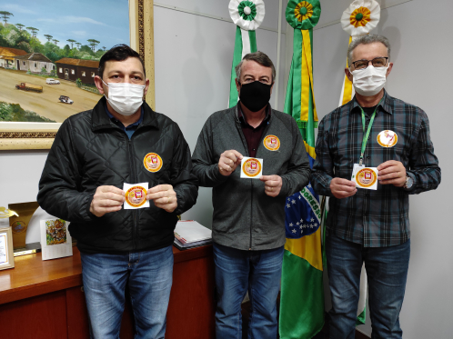 Adesivos do Disque Denúncia serão distribuídos aos Alunos 