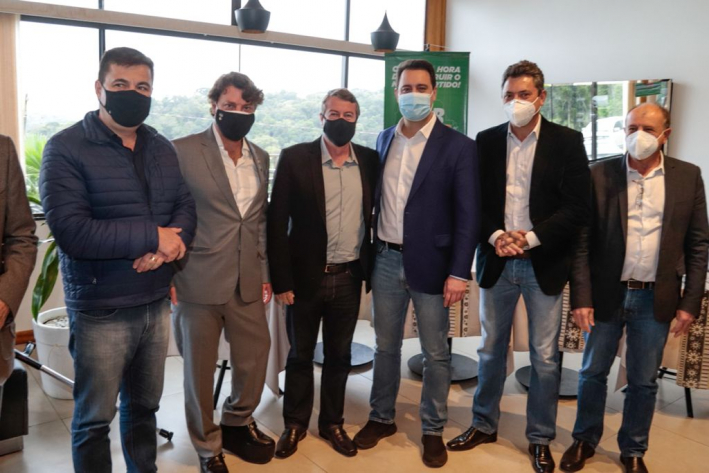 Prefeito Paulo Jair Pilati com Autoridades do Estado