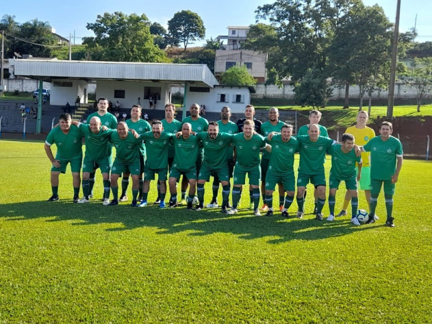 A Associação de Veteranos de Marmeleiro AVEMAR, realizou um amistoso com time MASTER CHAPECOENSE