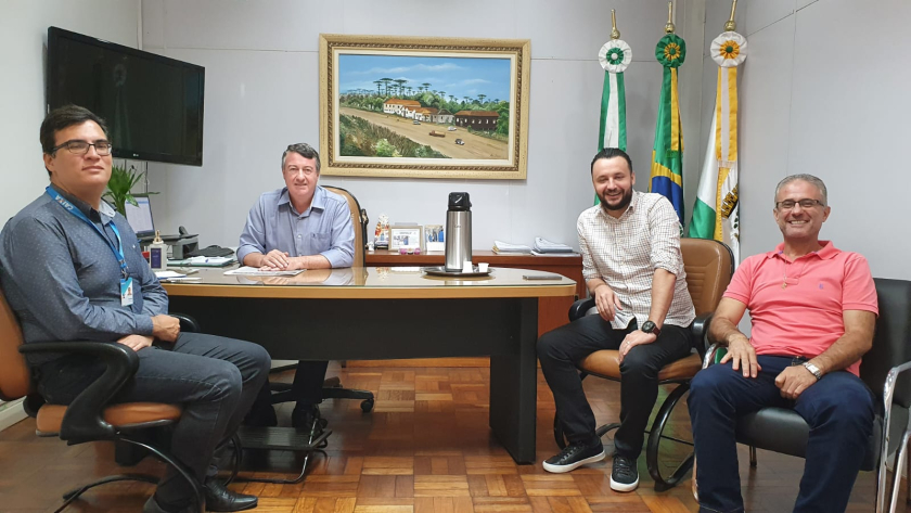 Prefeito recebe visita de representante governamental da Caixa Econômica Federal