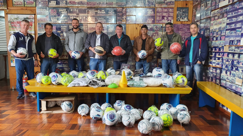 Kit Esportivo é entregue ao município
