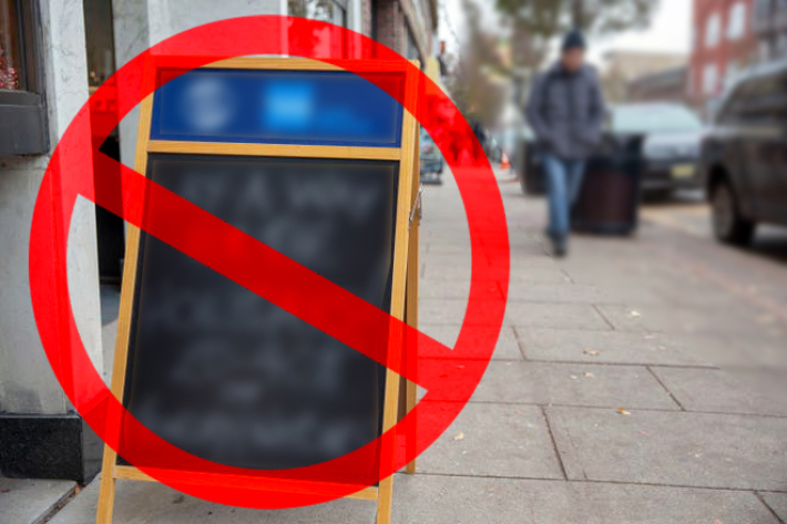 Administração Municipal alerta para retirada de placas em espaços públicos