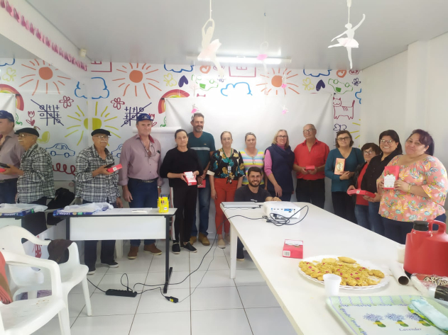 Encerramento da primeira turma do Curso ALFABETIZAÇÃO DIGITAL